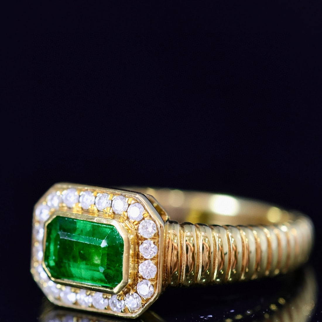 14k Gold 1.03 Ctw Vivid Green Natural Emerald & Diamond Ring - 4