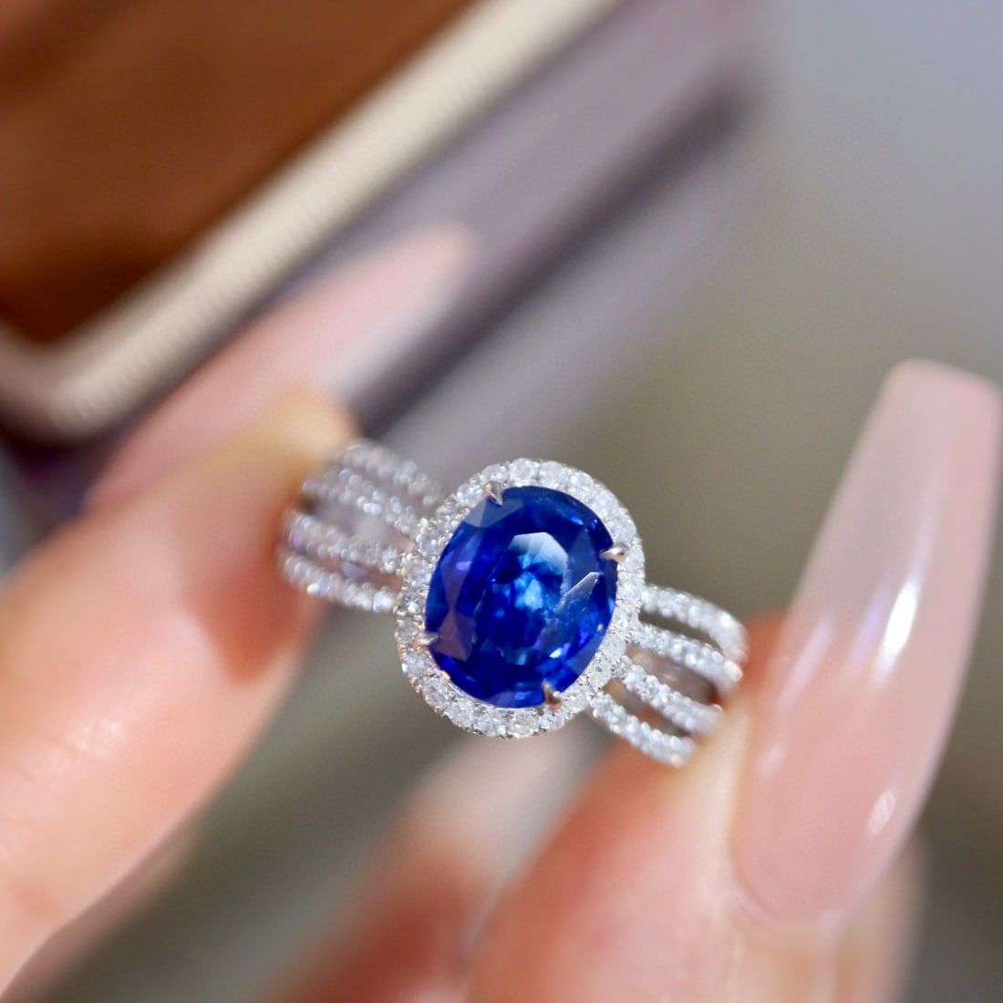 14k Gold 3.00 Ctw Natural Sapphire & Diamond Ring: Ref:230996119 // gold content:14k gold // ring size:7. 25us // // main gemstone:sapphire // shape:oval // carat weight:2. 63ct // color:blue // treatment:natural // // adjacent gemstone 2 : diamond //