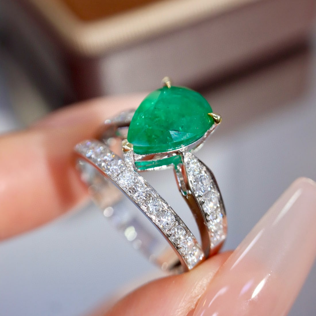 14k Gold 3.35 Ctw Vivid Green Natural Emerald & Diamond Ring - 2