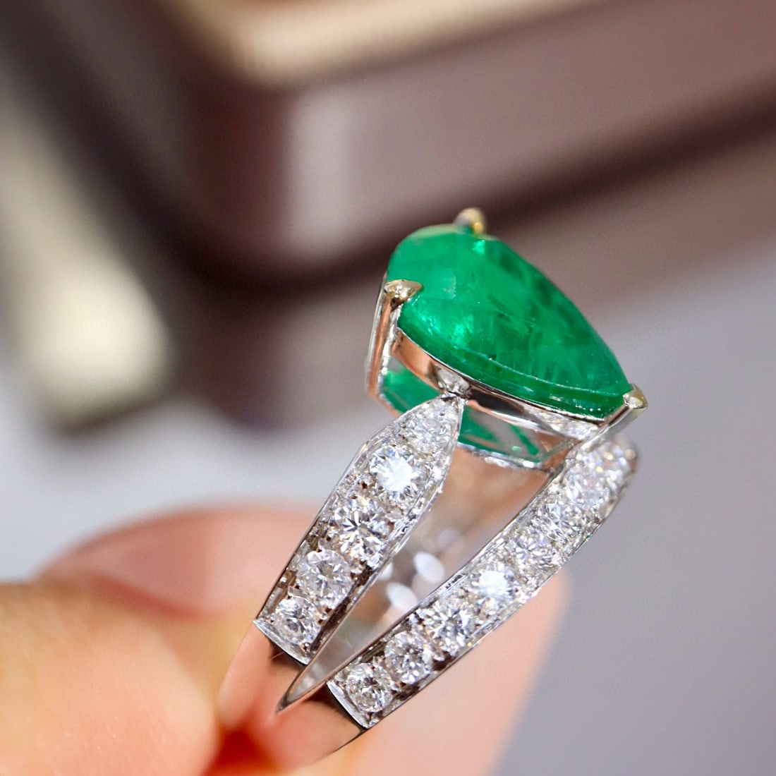 14k Gold 3.35 Ctw Vivid Green Natural Emerald & Diamond Ring - 4