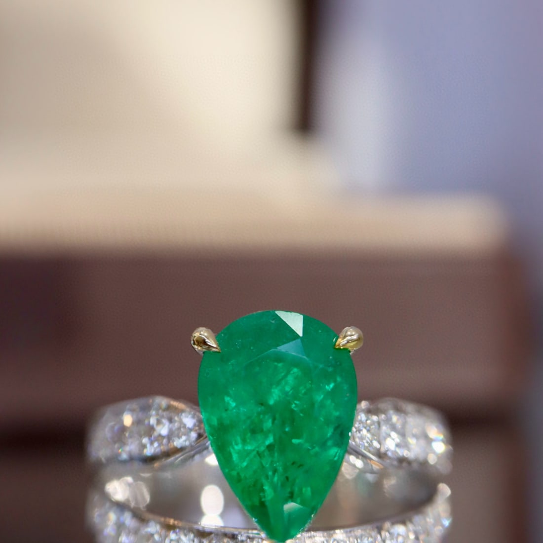 14k Gold 3.35 Ctw Vivid Green Natural Emerald & Diamond Ring - 5