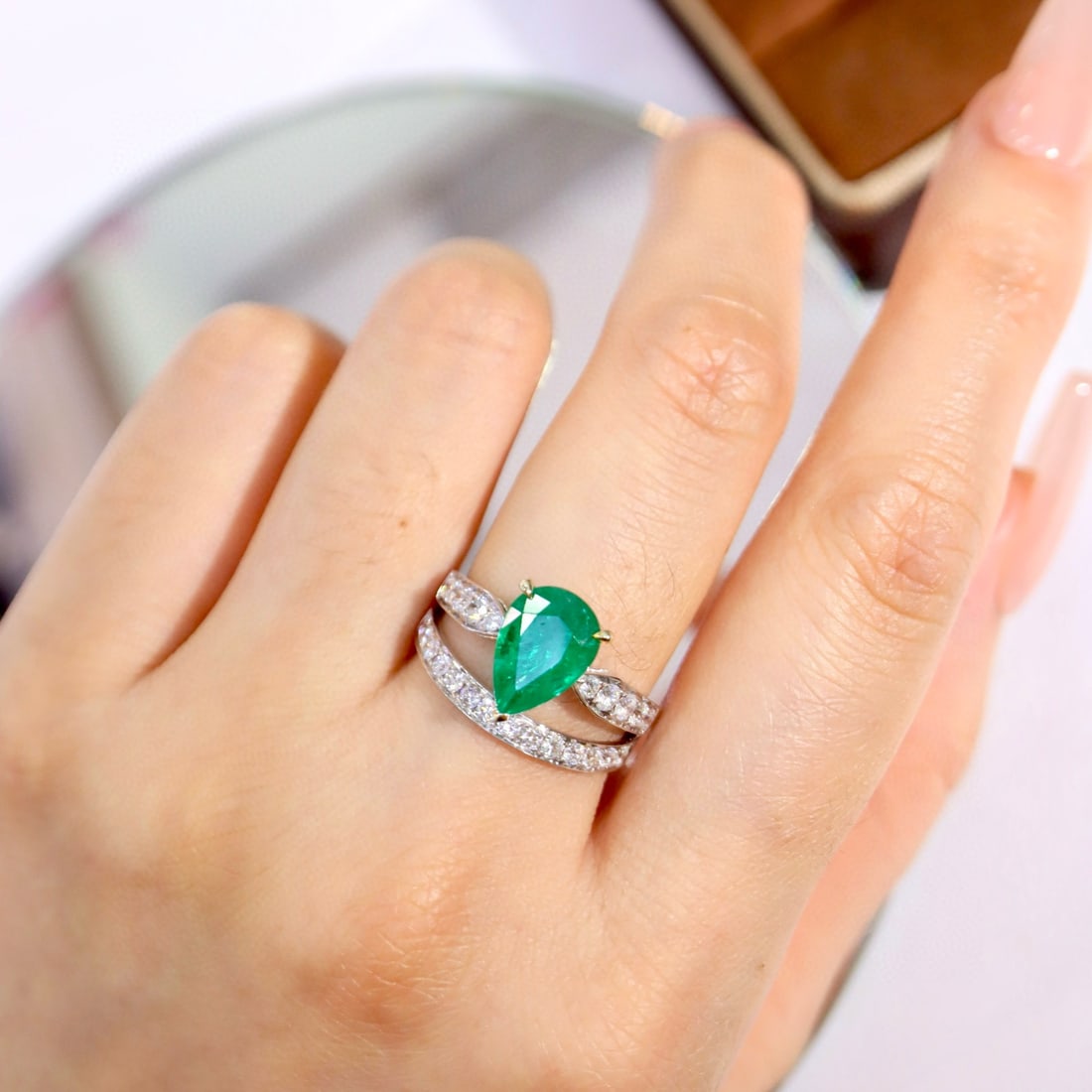 14k Gold 3.35 Ctw Vivid Green Natural Emerald & Diamond Ring - 8