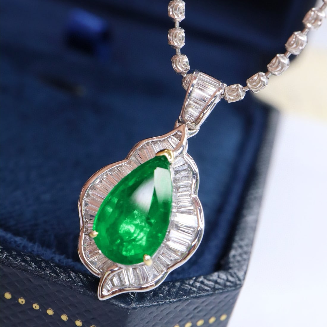 14k Gold 1.60 Ctw Vivid Green Natural Emerald & Diamond Pendant( Without Chain ) - 5
