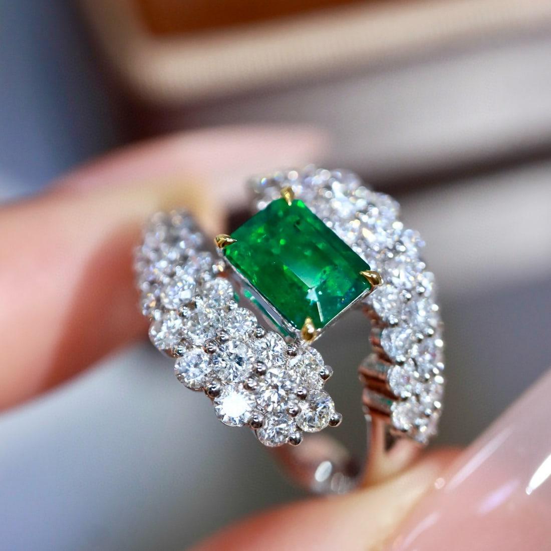14k Gold 2.38 Ctw Vivid Green Natural Emerald & Diamond Ring - 2