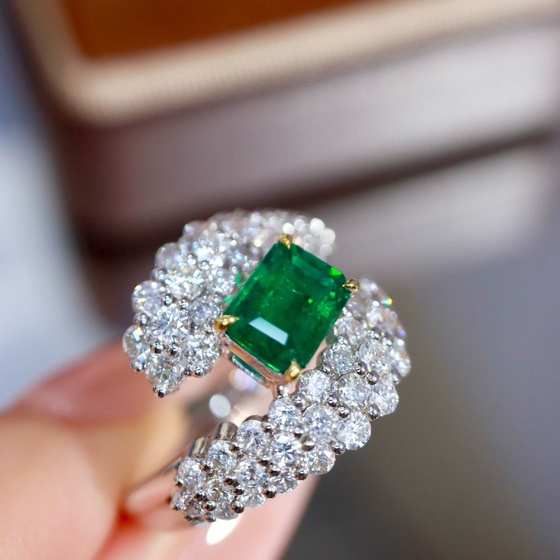 14k Gold 2.38 Ctw Vivid Green Natural Emerald & Diamond Ring - 4