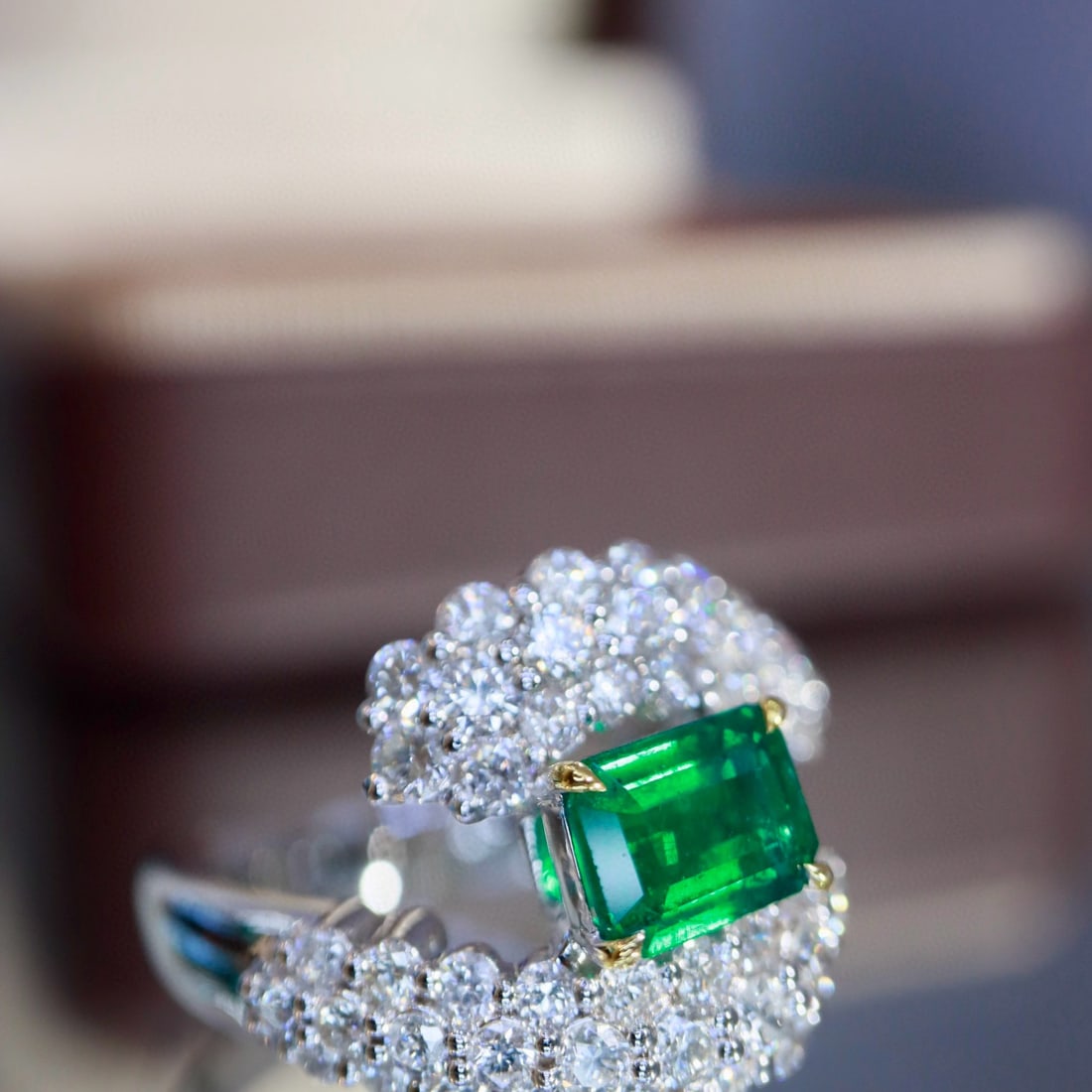 14k Gold 2.38 Ctw Vivid Green Natural Emerald & Diamond Ring - 5