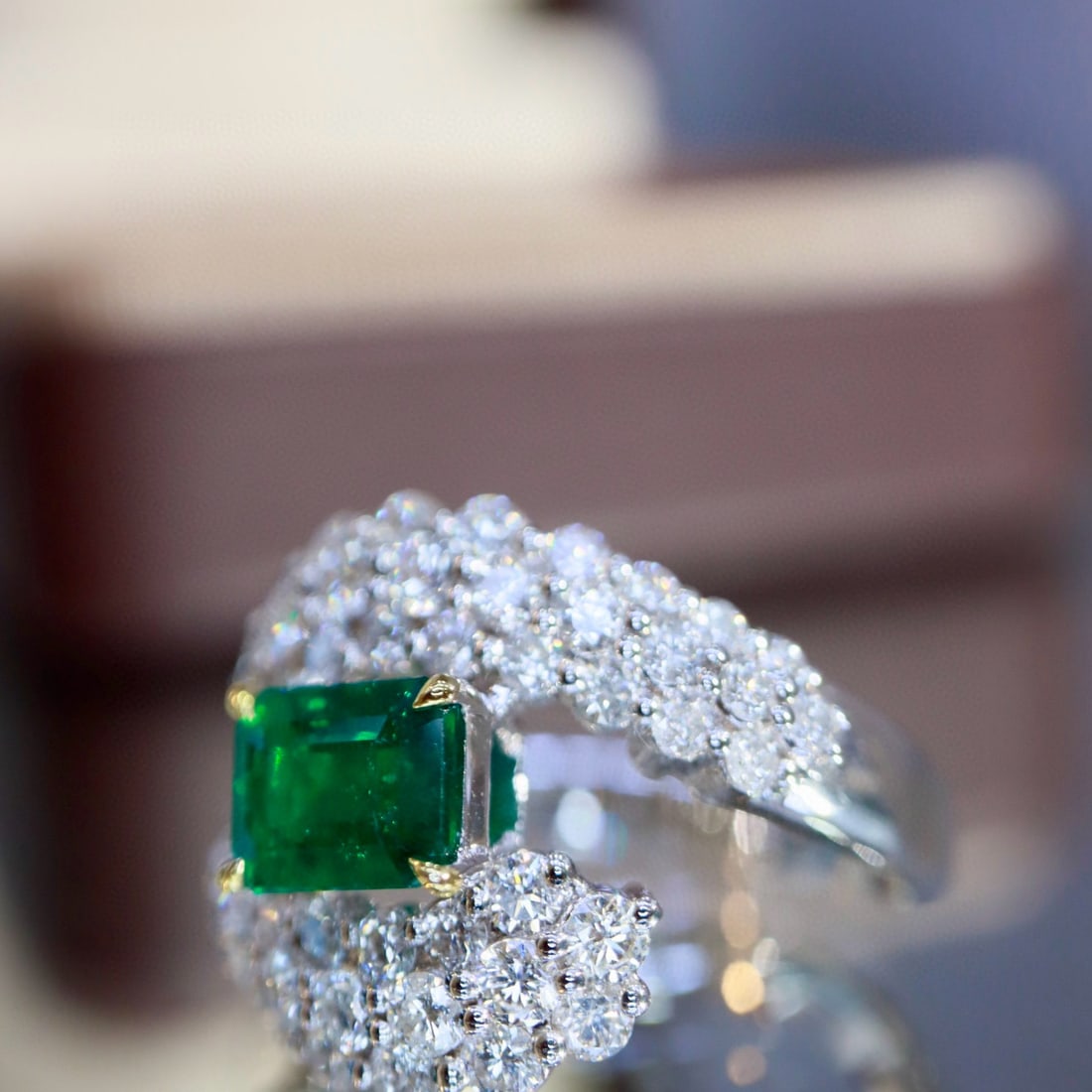 14k Gold 2.38 Ctw Vivid Green Natural Emerald & Diamond Ring - 7