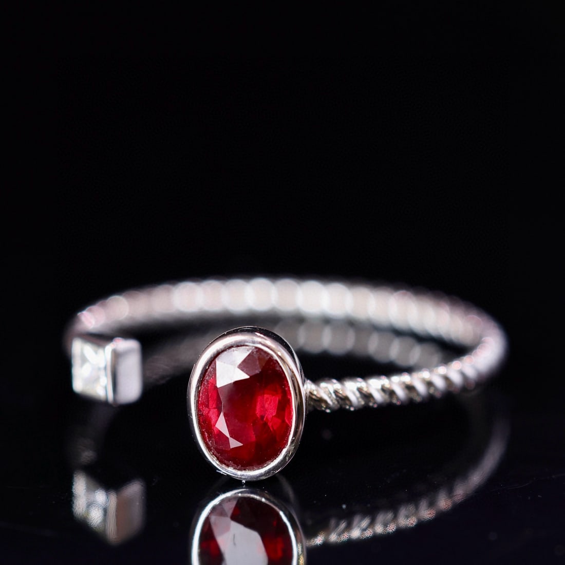 14k Gold 0.52 Ctw Natural Ruby & Diamond Ring: Ref:230996130 // gold content:14k gold // ring size:7. 25us // // main gemstone:ruby // shape:oval // carat weight:0. 47ct // color:pigeonblood red // treatment:natural // // adjacent gemstone 2 :