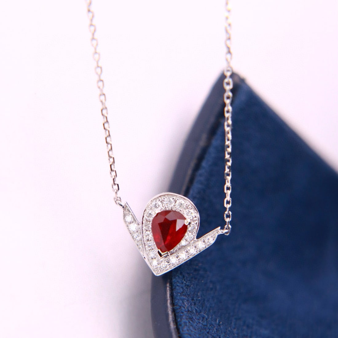 14k Gold 0.5 Ctw Vivid Red Natural Ruby & Diamond Necklace: Ref:230996131 // gold content:14k gold // main gemstone:ruby // shape:pear // carat weight:0. 4ct // color:vivid red // treatment:natural // // adjacent gemstone 2 : diamond // shape:round // carat