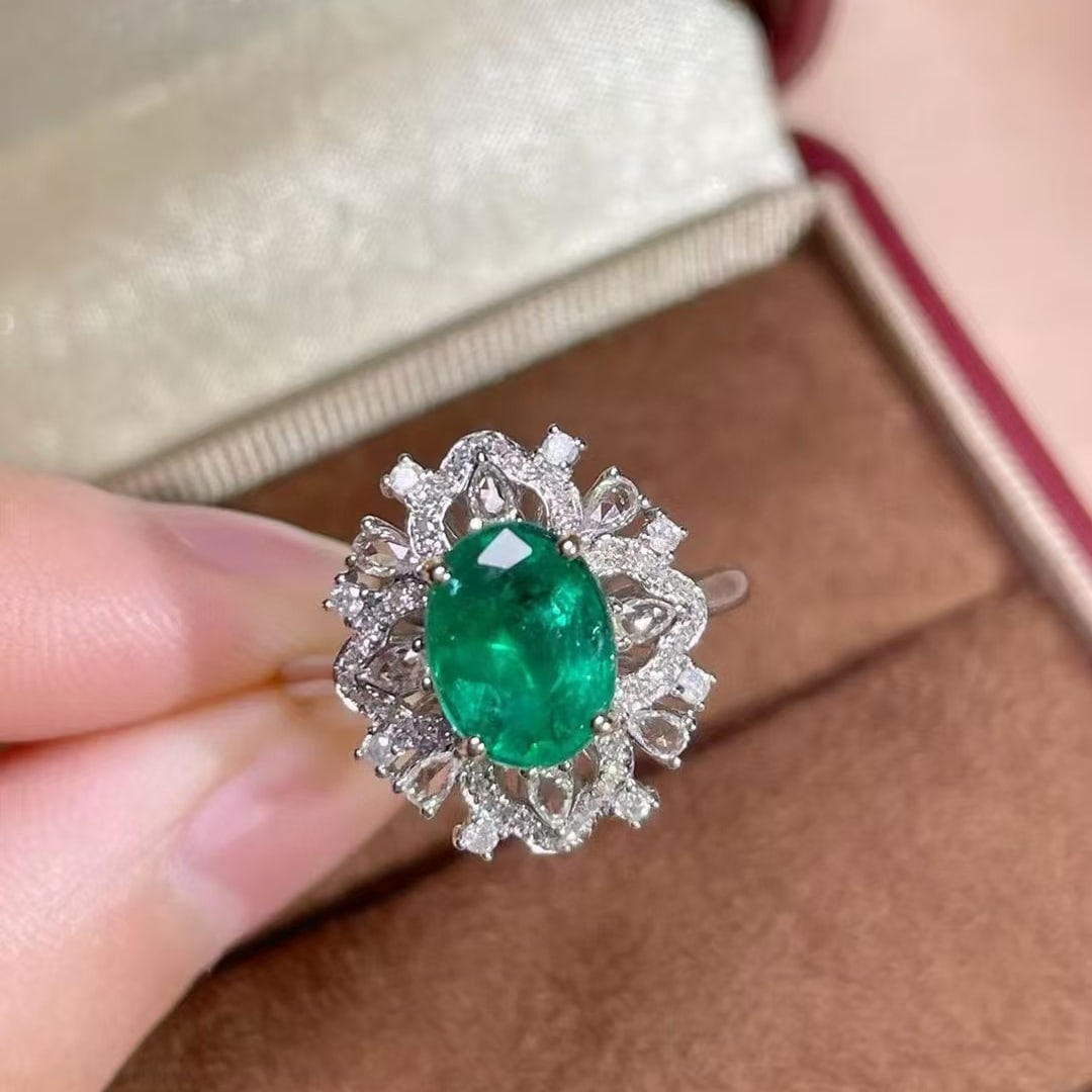 14k Gold 1.75 Ct Vivid Green Natural Emerald & Diamond Ring: Ref:230996138 // gold content:14k gold // ring size:7. 25us // // main gemstone:emerald // shape:oval // carat weight:1. 75ct // color:vivid green // treatment:natural // // adjacent gemstone 2 : diam
