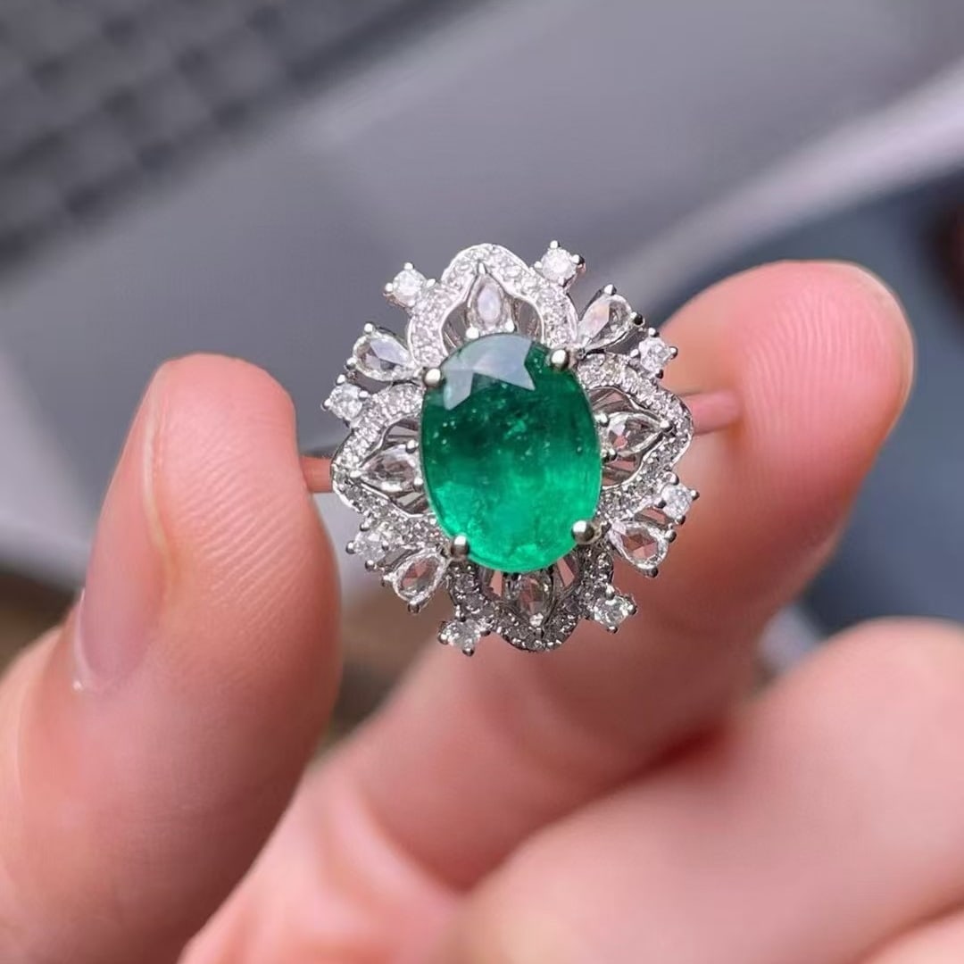 14k Gold 1.75 Ct Vivid Green Natural Emerald & Diamond Ring - 3