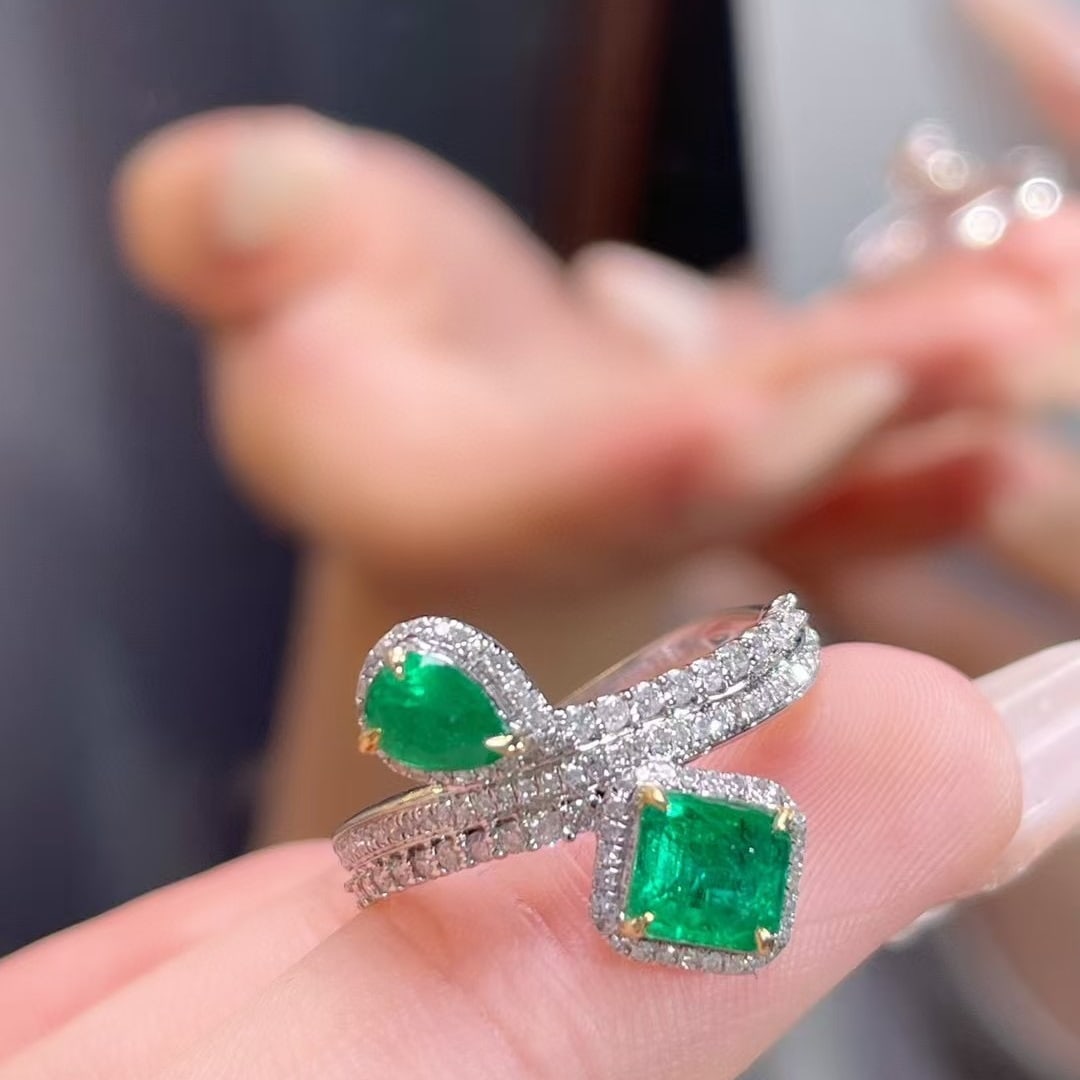 14k Gold 1 Ct Vivid Green Natural Emerald & Diamond Ring: Ref:230996139 // gold content:14k gold // ring size:7. 25us // // main gemstone:emerald // shape:multiply // carat weight:1ct // color:vivid green // treatment:natural // // adjacent gemstone 2 : diam