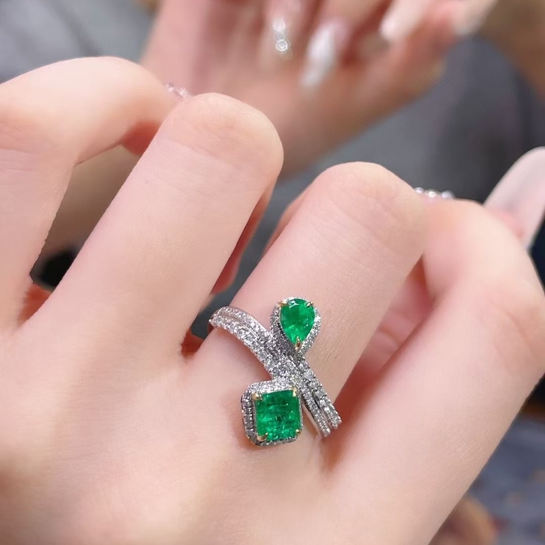 14k Gold 1 Ct Vivid Green Natural Emerald & Diamond Ring - 2