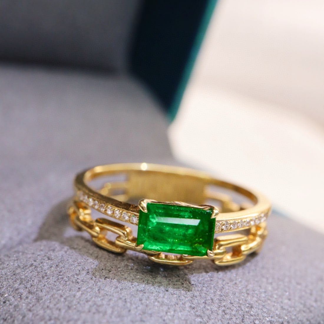 14k Gold 0.71 Ctw Vivid Green Natural Emerald & Diamond Ring: Ref:230996153 // gold content:14k gold // ring size:7. 25us // // main gemstone:emerald // shape:octagonal // carat weight:0. 65ct // color:vivid green // treatment:natural // // adjacent gemstone 2 :