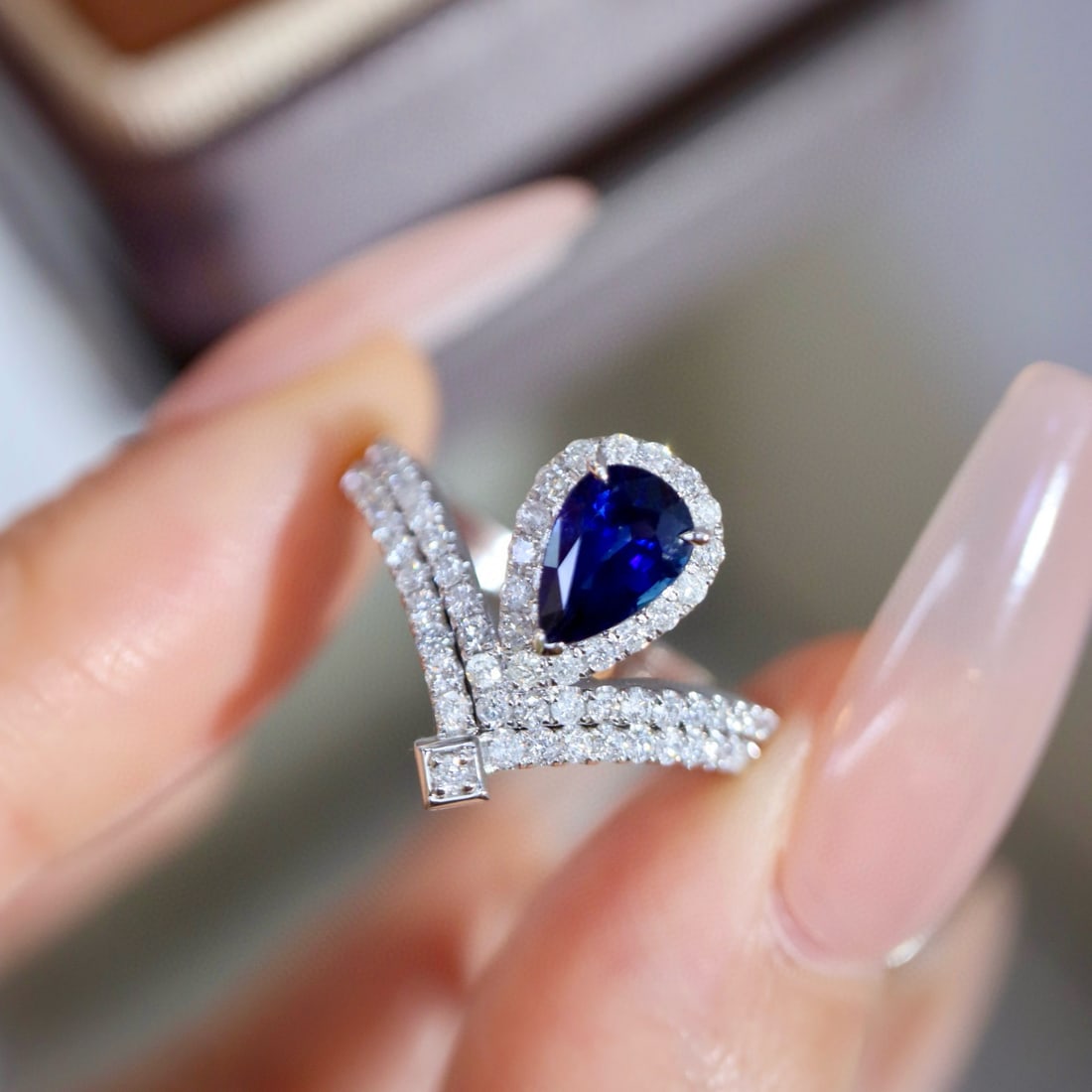 14k Gold 1.32 Ctw Natural Sapphire & Diamond Ring: Ref:230996158 // gold content:14k gold // ring size:7. 25us // // main gemstone:sapphire // shape:pear // carat weight:0. 88ct // color:blue // treatment:natural // // adjacent gemstone 2 : diamond //