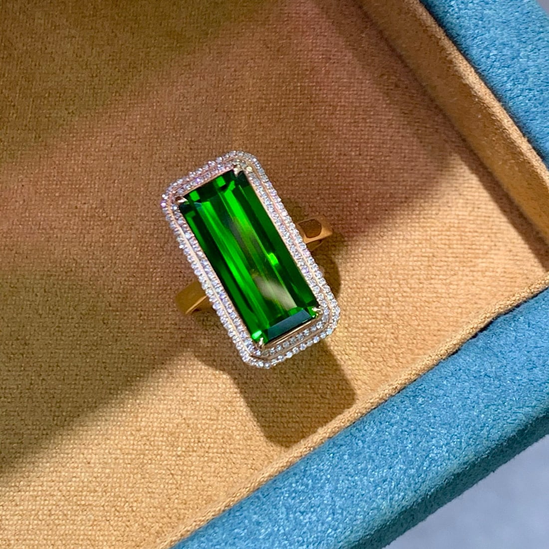 14k Gold 5.96 Ct Natural Tourmaline & Diamond Ring: Ref:230996165 // gold content:14k gold // ring size:7. 25us // // main gemstone:tourmaline // shape:octagonal // carat weight:5. 96ct // color:green // treatment:natural // // adjacent gemstone 2 : di