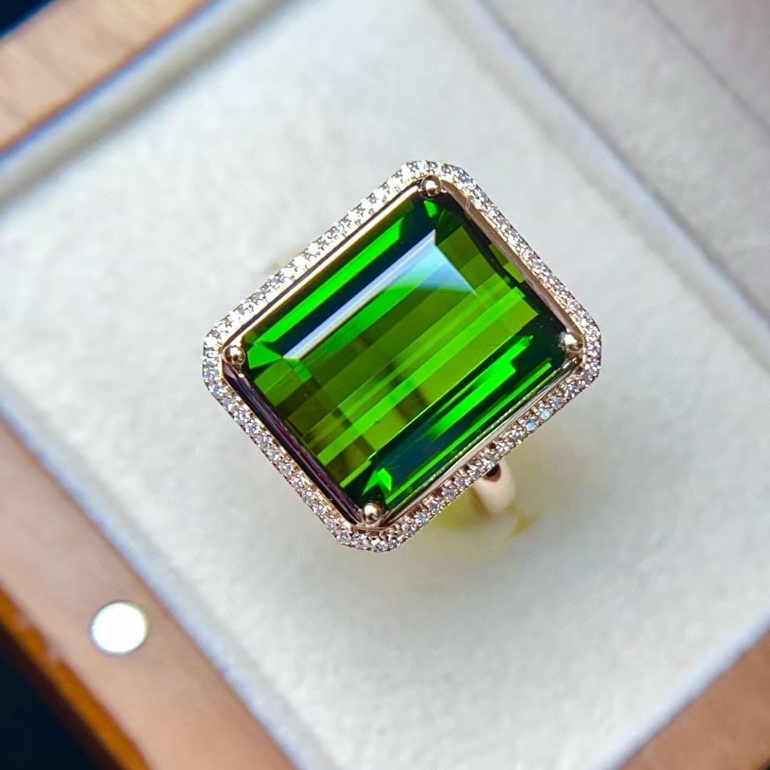 14k Gold 10.05 Ct Natural Tourmaline & Diamond Ring: Ref:230996169 // gold content:14k gold // ring size:7. 25us // // main gemstone:tourmaline // shape:octagonal // carat weight:10. 05ct // color:green // treatment:natural // // adjacent gemstone 2 : d