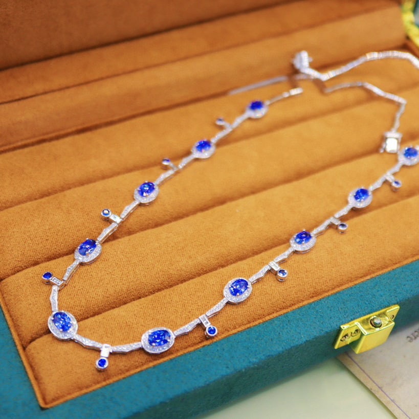 14k Gold 6.55 Ctw Natural Sapphire & Sapphire Bracelet: Ref:230996177 // gold content:14k gold // main gemstone:sapphire // shape:oval // carat weight:5. 92ct // color:cornflower blue // treatment:natural // // adjacent gemstone 2 : sapphire // shape:round