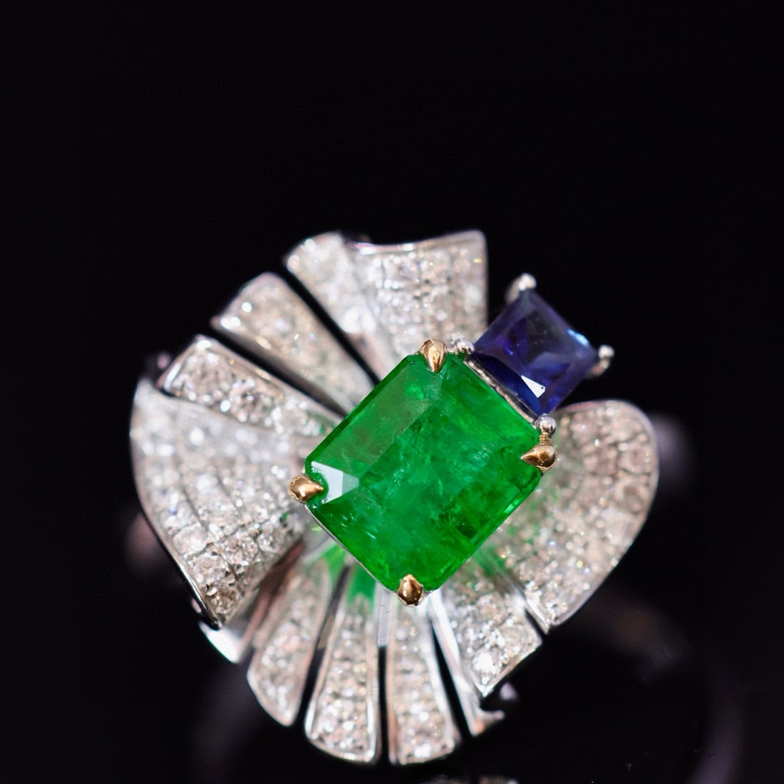 14k Gold 1.53 Ctw Vivid Green Natural Emerald & Diamond Ring - 4