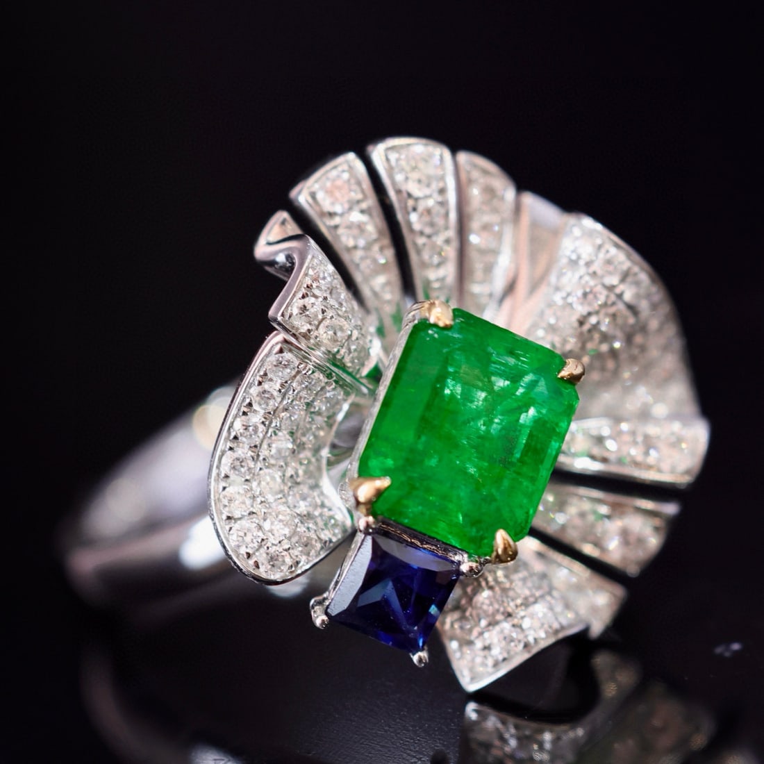 14k Gold 1.53 Ctw Vivid Green Natural Emerald & Diamond Ring - 5