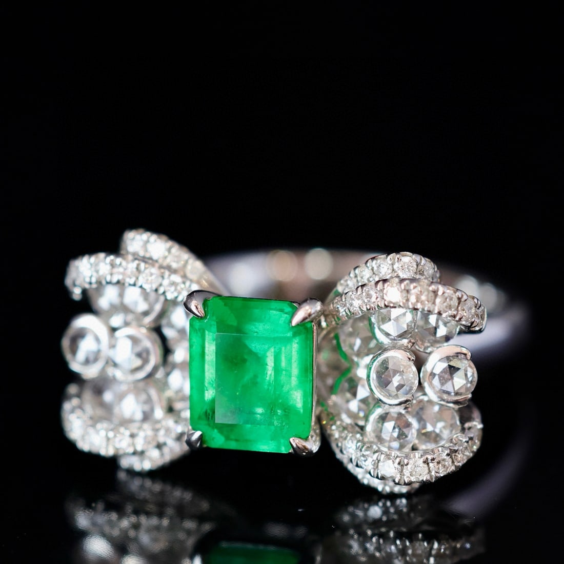 14k Gold 1.93 Ctw Vivid Green Natural Emerald & Diamond Ring: Ref:230996180 // gold content:14k gold // ring size:7. 25us // // main gemstone:emerald // shape:octagonal // carat weight:1. 2ct // color:vivid green // treatment:natural // // adjacent gemstone 2 : 