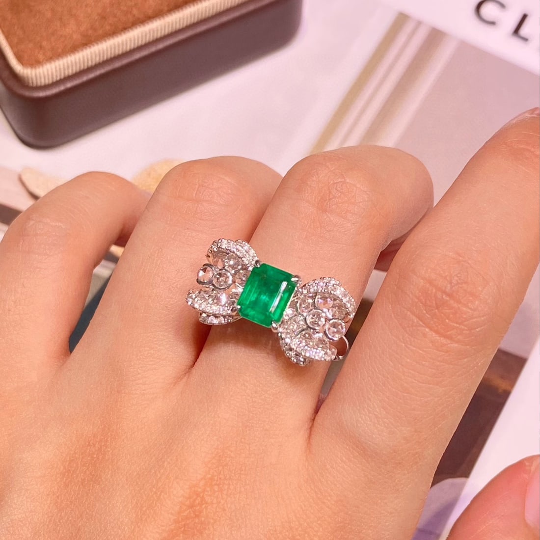 14k Gold 1.93 Ctw Vivid Green Natural Emerald & Diamond Ring - 2