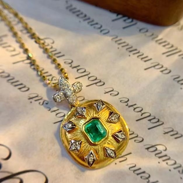14k Gold 0.5 Ct Vivid Green Natural Emerald & Diamond Pendant( Without Chain ): Ref:230996182 // gold content:14k gold // main gemstone:emerald // shape:octagonal // carat weight:0. 5ct // color:vivid green // treatment:natural // // adjacent gemstone 2 : diamond // number of sto