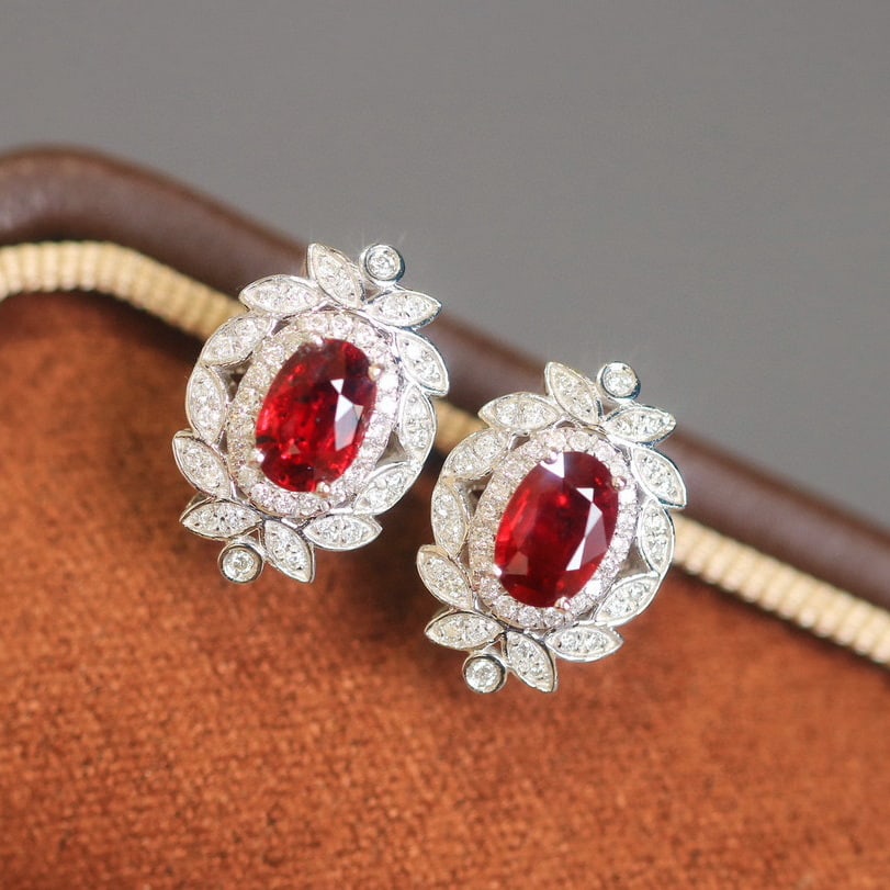 14k Gold 1.35 Ctw Natural Ruby & Diamond Earrings: Ref:230996186 // gold content:14k gold // main gemstone:ruby // shape:oval // carat weight:1. 05ct // color:pigeonblood red // treatment:natural // // adjacent gemstone 2 : diamond // shape:round //