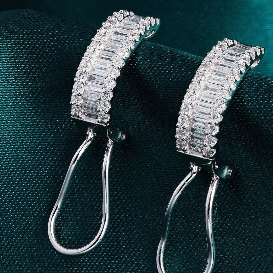 14k Gold 0.74 Ctw Natural H Diamond Earrings: Ref:230996205 // gold content:14k gold // main gemstone:diamond // shape:baguette // carat weight:0. 34ct // clarity grade:vs-si // color:h // treatment:natural // // adjacent gemstone 2 : diamond //