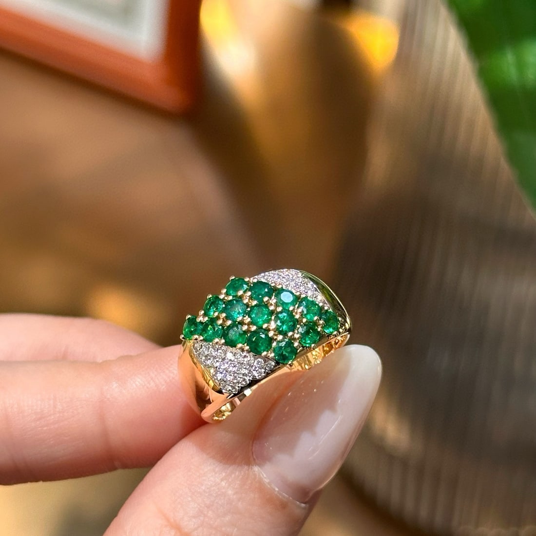14k Gold 1.47 Ctw Vivid Green Natural Emerald & Diamond Ring: Ref:230996208 // gold content:14k gold // ring size:7. 25us // // main gemstone:emerald // shape:round // carat weight:1. 23ct // color:vivid green // treatment:natural // cut grade:g // // adjacent g