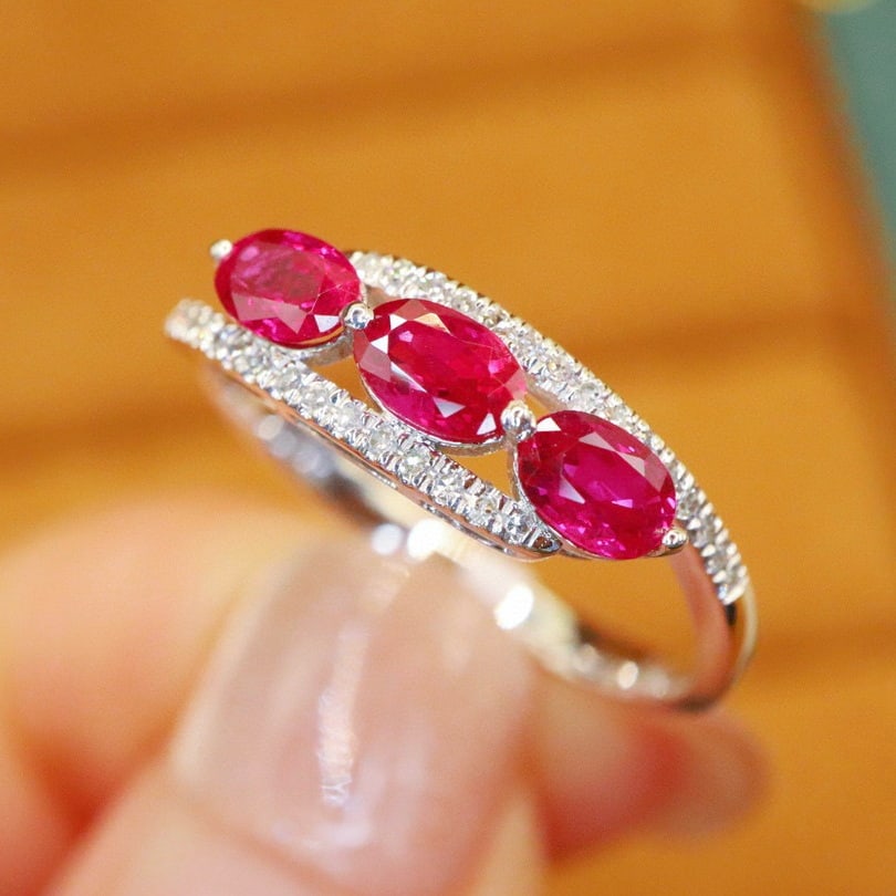 14k Gold 0.95 Ctw Natural Ruby & Diamond Ring: Ref:230996212 // gold content:14k gold // ring size:7. 25us // // main gemstone:ruby // shape:oval // carat weight:0. 86ct // color:red // treatment:natural // // adjacent gemstone 2 : diamond //