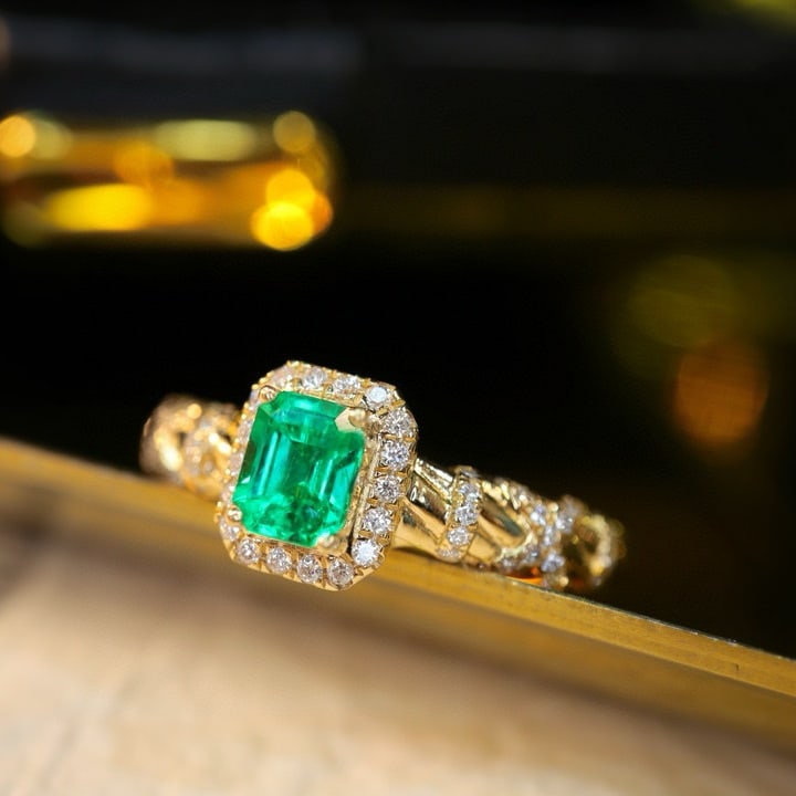 14k Gold 0.66 Ctw Vivid Green Natural Emerald & Diamond Ring - 4
