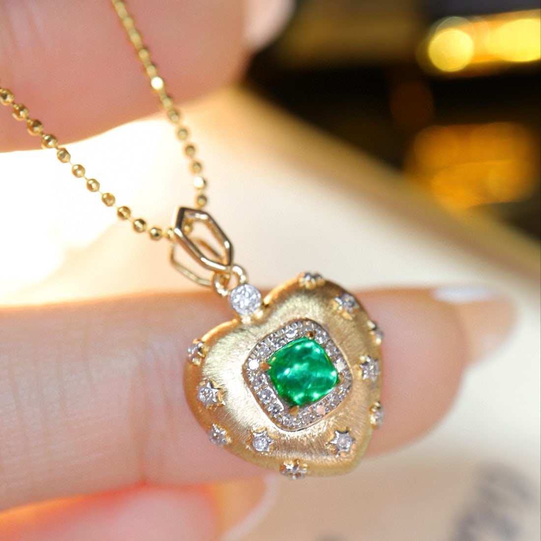 14k Gold 0.3 Ct Vivid Green Natural Emerald & Diamond Pendant( Without Chain ): Ref:230996222 // gold content:14k gold // main gemstone:emerald // shape:suger-loaf // carat weight:0. 3ct // color:vivid green // treatment:natural // // adjacent gemstone 2 : diamond // shape:round 