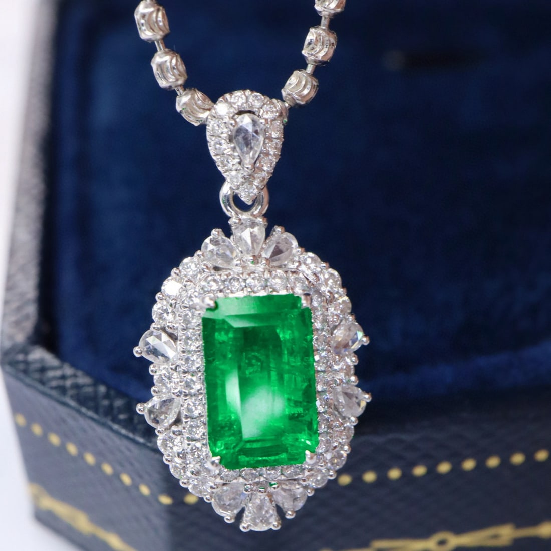 14k Gold 1.87 Ctw Vivid Green Natural Emerald & Diamond Pendant( Without Chain ) - 3