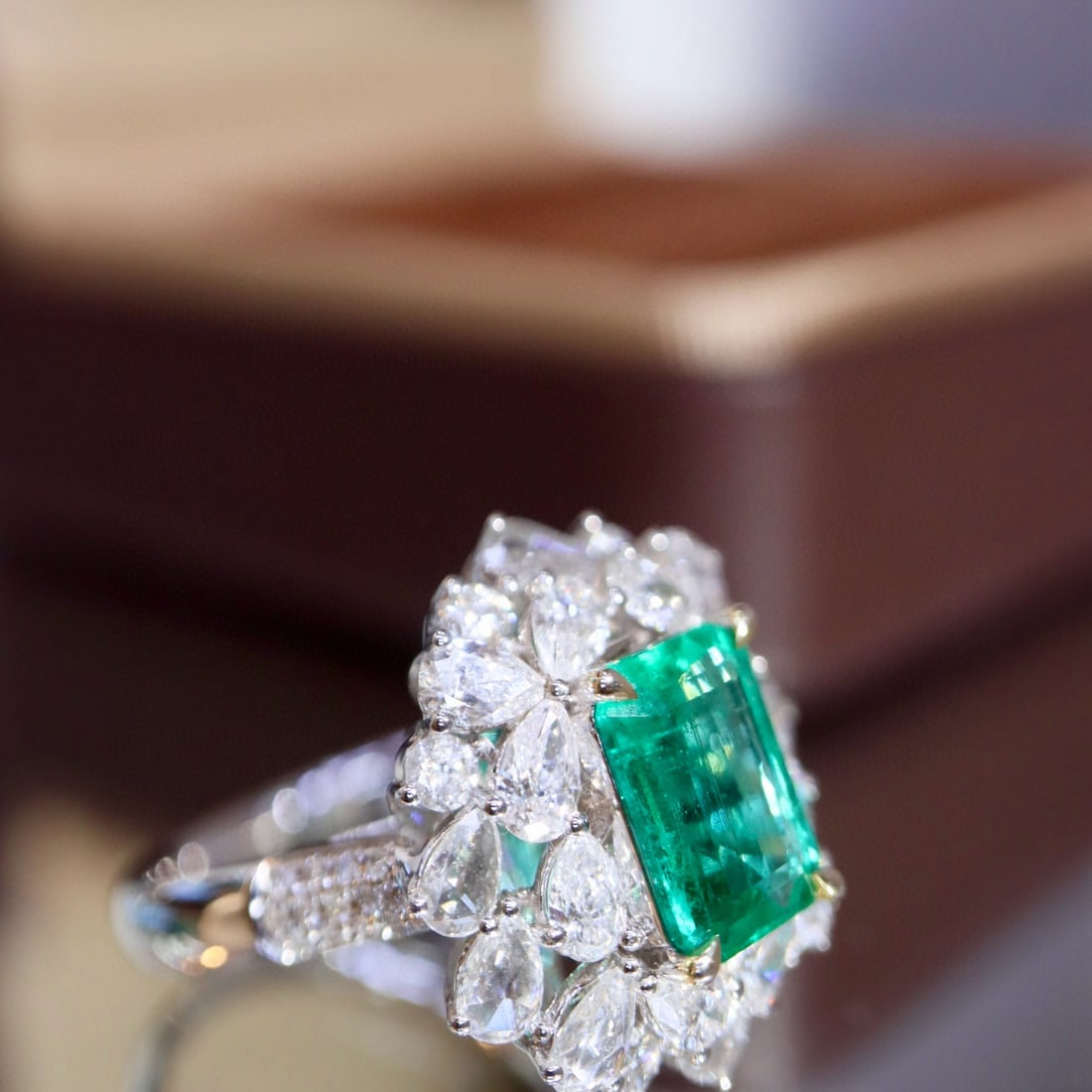14k Gold 3.63 Ctw Vivid Green Natural Emerald & Diamond Ring - 2