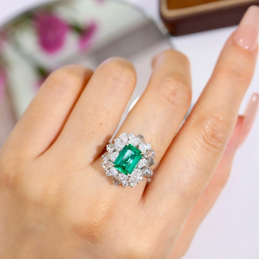 14k Gold 3.63 Ctw Vivid Green Natural Emerald & Diamond Ring - 4