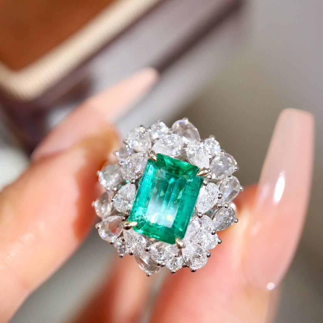 14k Gold 3.63 Ctw Vivid Green Natural Emerald & Diamond Ring - 5