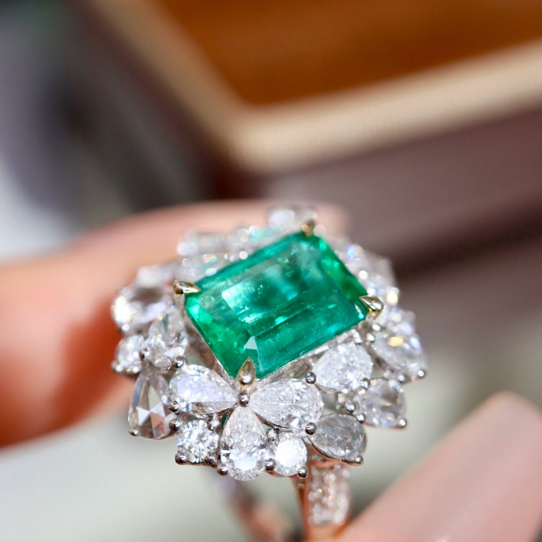 14k Gold 3.63 Ctw Vivid Green Natural Emerald & Diamond Ring - 6