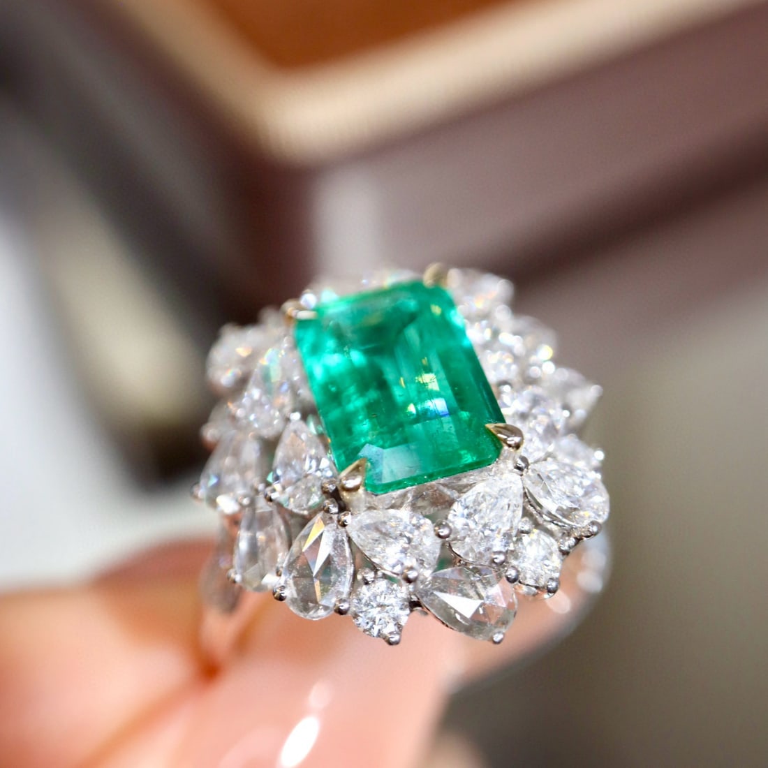 14k Gold 3.63 Ctw Vivid Green Natural Emerald & Diamond Ring - 7