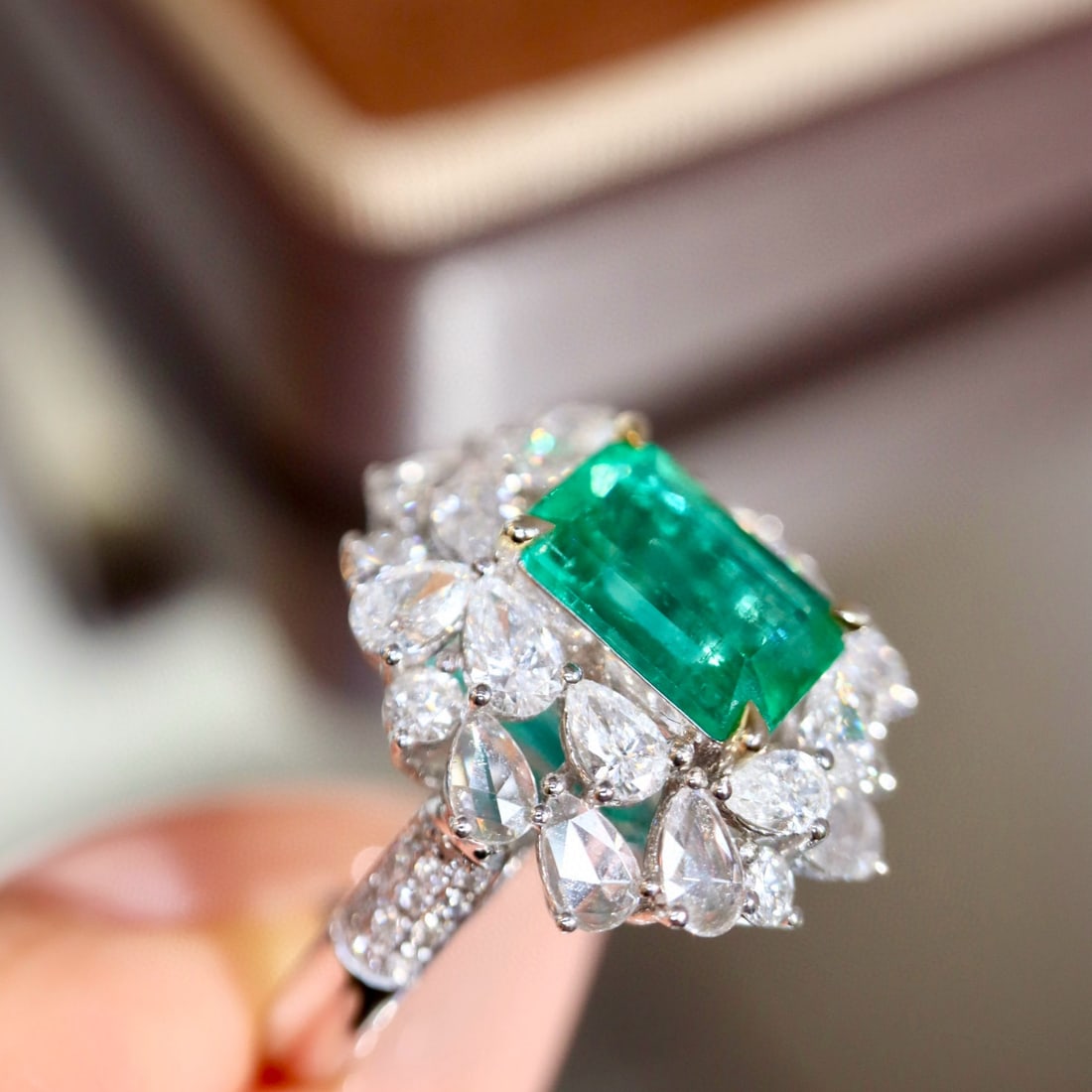 14k Gold 3.63 Ctw Vivid Green Natural Emerald & Diamond Ring - 8
