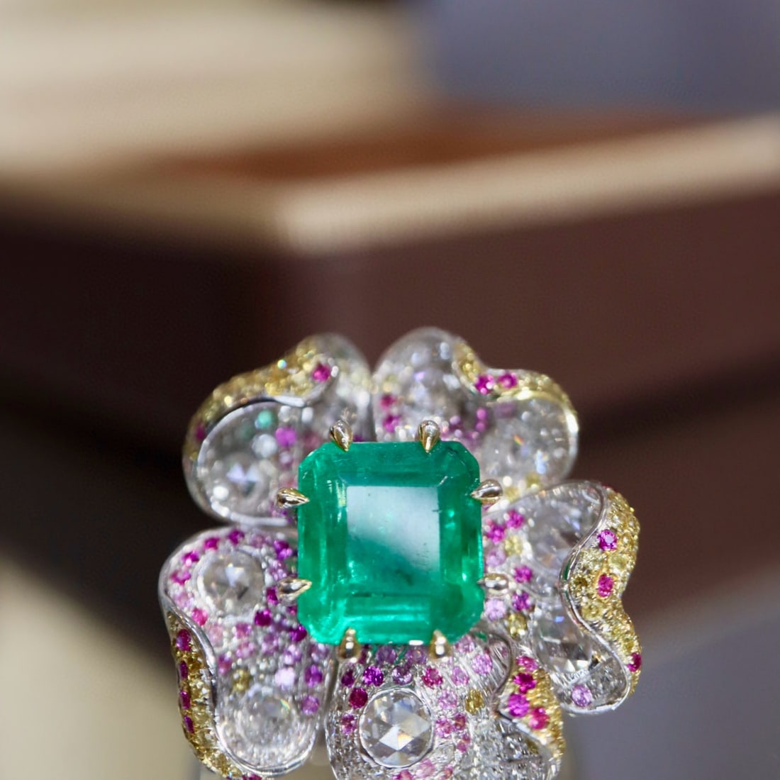 14k Gold 3.17 Ctw Vivid Green Natural Emerald & Diamond Ring: Ref:230996231 // gold content:14k gold // ring size:7. 25us // // main gemstone:emerald // shape:octagonal // carat weight:2. 45ct // color:vivid green // treatment:natural // // adjacent gemstone 2 :