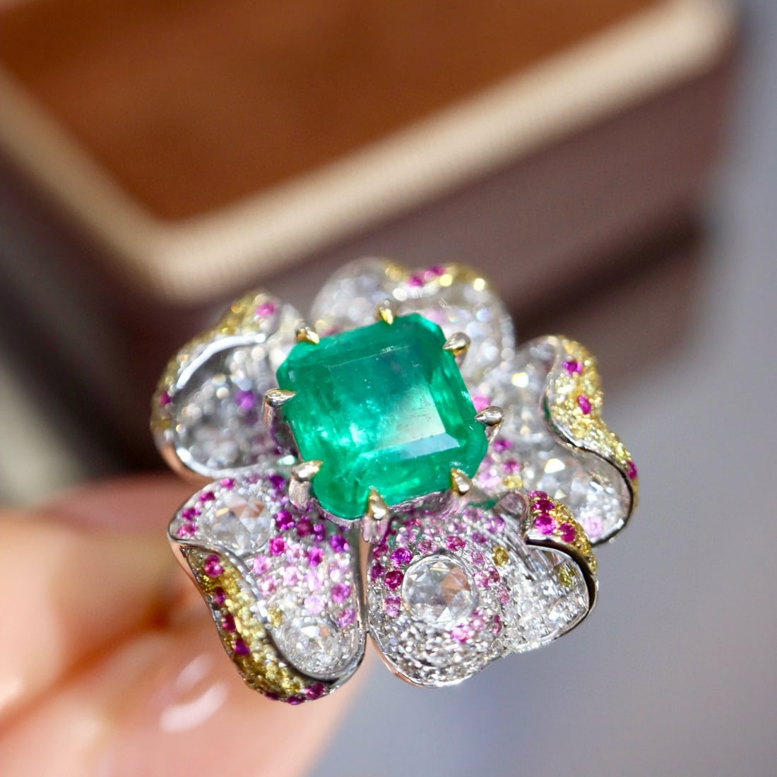 14k Gold 3.17 Ctw Vivid Green Natural Emerald & Diamond Ring - 5