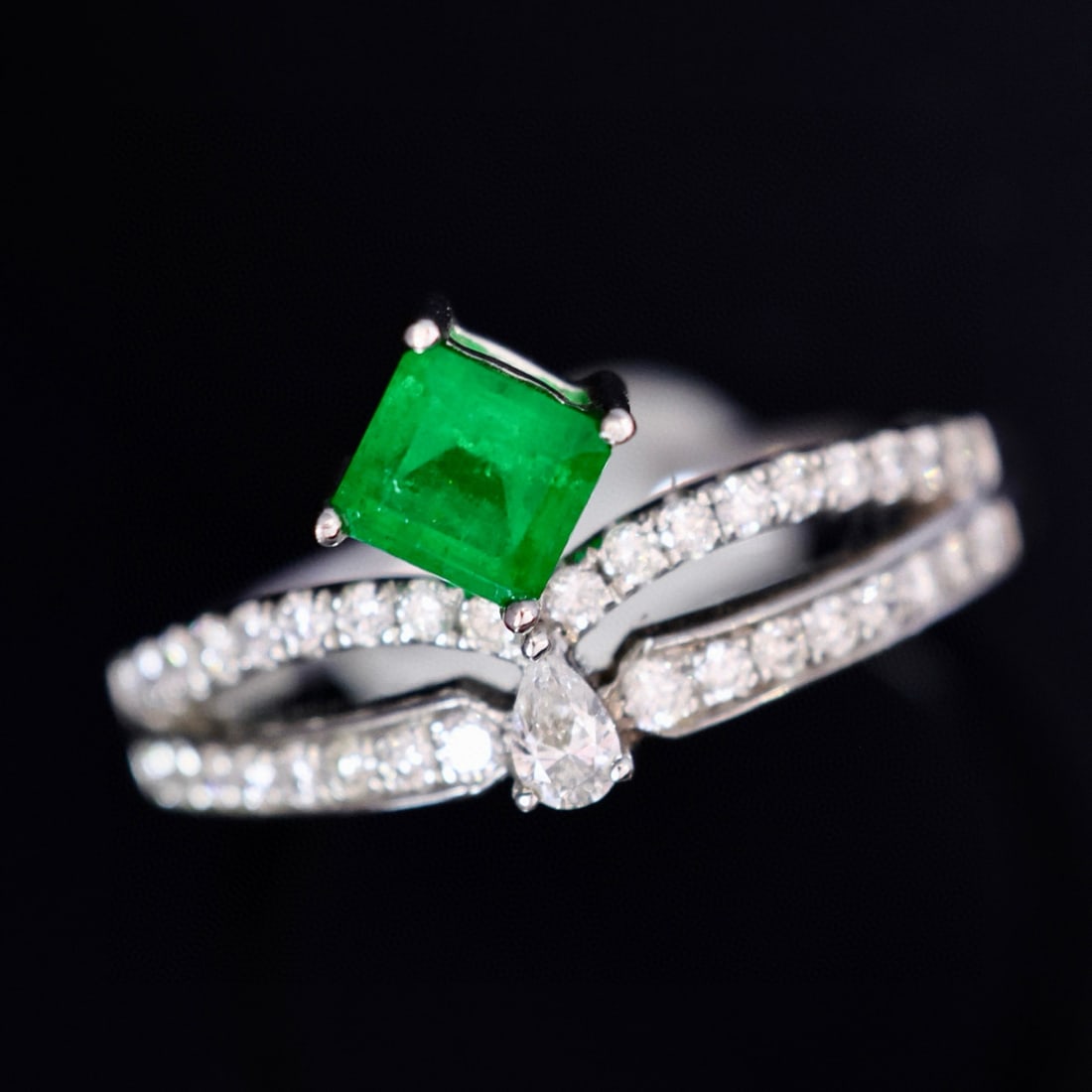 14k Gold 0.78 Ctw Vivid Green Natural Emerald & Diamond Ring - 4