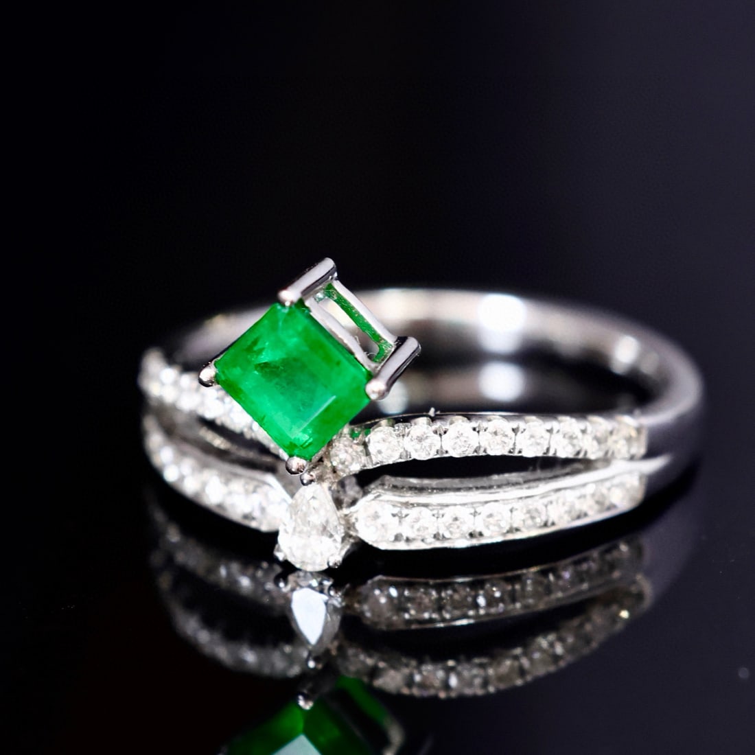 14k Gold 0.78 Ctw Vivid Green Natural Emerald & Diamond Ring - 5