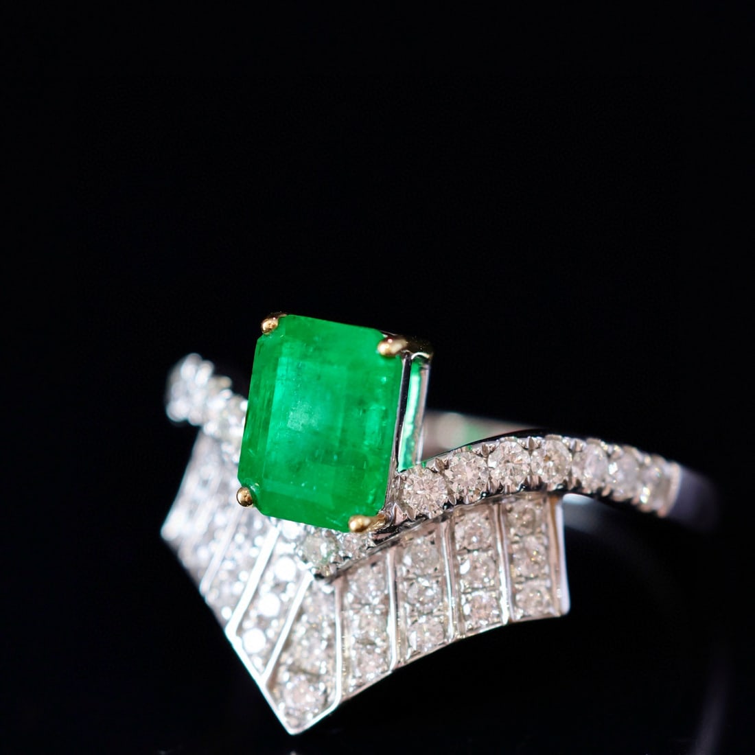 14k Gold 1.92 Ctw Vivid Green Natural Emerald & Diamond Ring - 2