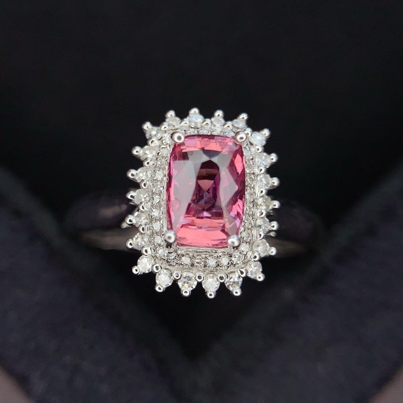 14k Gold 1.07 Ct Natural Padparadscha Sapphire & Diamond Ring: Ref:230996240 // gold content:14k gold // ring size:7. 25us // // main gemstone:padparadscha sapphire // shape:cushion // carat weight:1. 07ct // color:orangish pink // treatment:natural // //