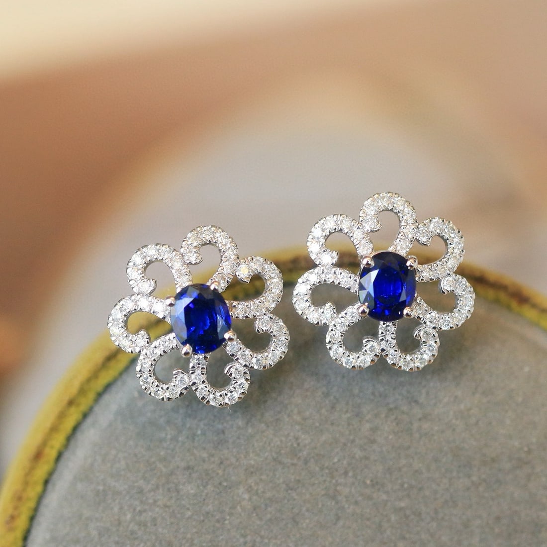14k Gold 1.29 Ctw Natural Sapphire & Diamond Earrings: Ref:230996242 // gold content:14k gold // main gemstone:sapphire // shape:oval // carat weight:0. 8ct // color:royal blue // treatment:natural // // adjacent gemstone 2 : diamond // shape:round //