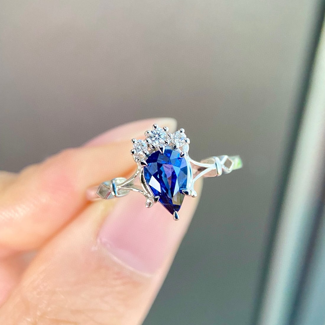 14k Gold 1.17 Ctw Natural Sapphire & Diamond Ring: Ref:230996244 // gold content:14k gold // ring size:7. 25us // // main gemstone:sapphire // shape:pear // carat weight:1. 06ct // color:royal blue // treatment:natural // // adjacent gemstone 2 :