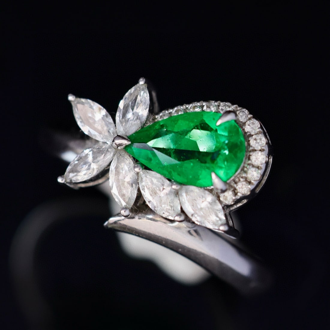 14k Gold 1.23 Ctw Vivid Green Natural Emerald & Diamond Ring - 2