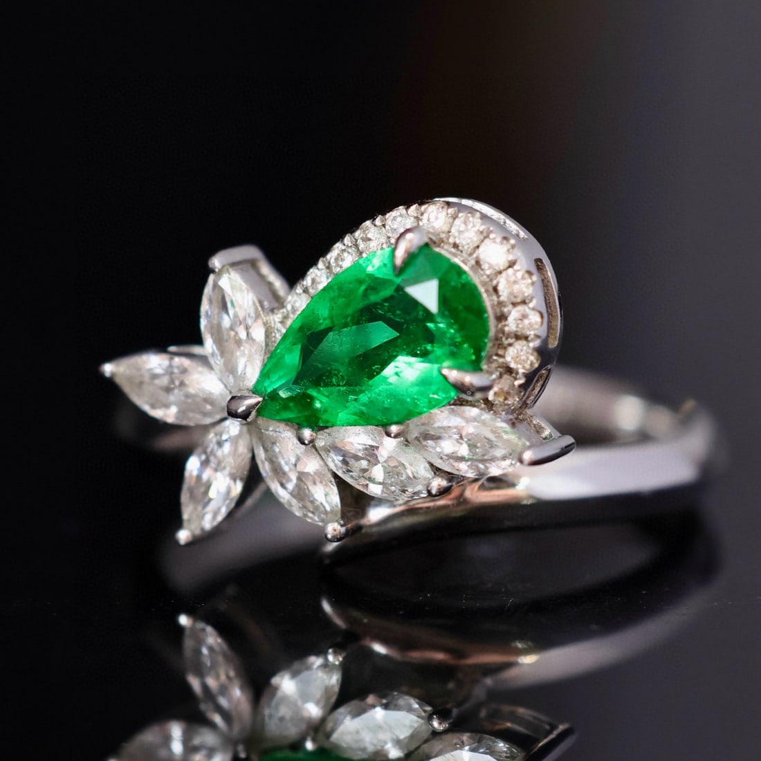 14k Gold 1.23 Ctw Vivid Green Natural Emerald & Diamond Ring - 3